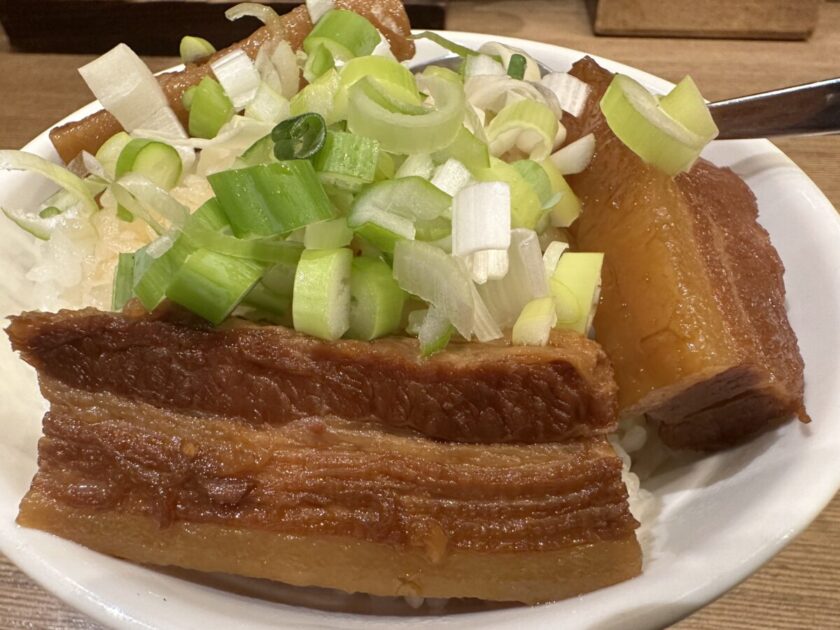 池袋中華食堂 餃子の達人　ネギチャーシュー丼